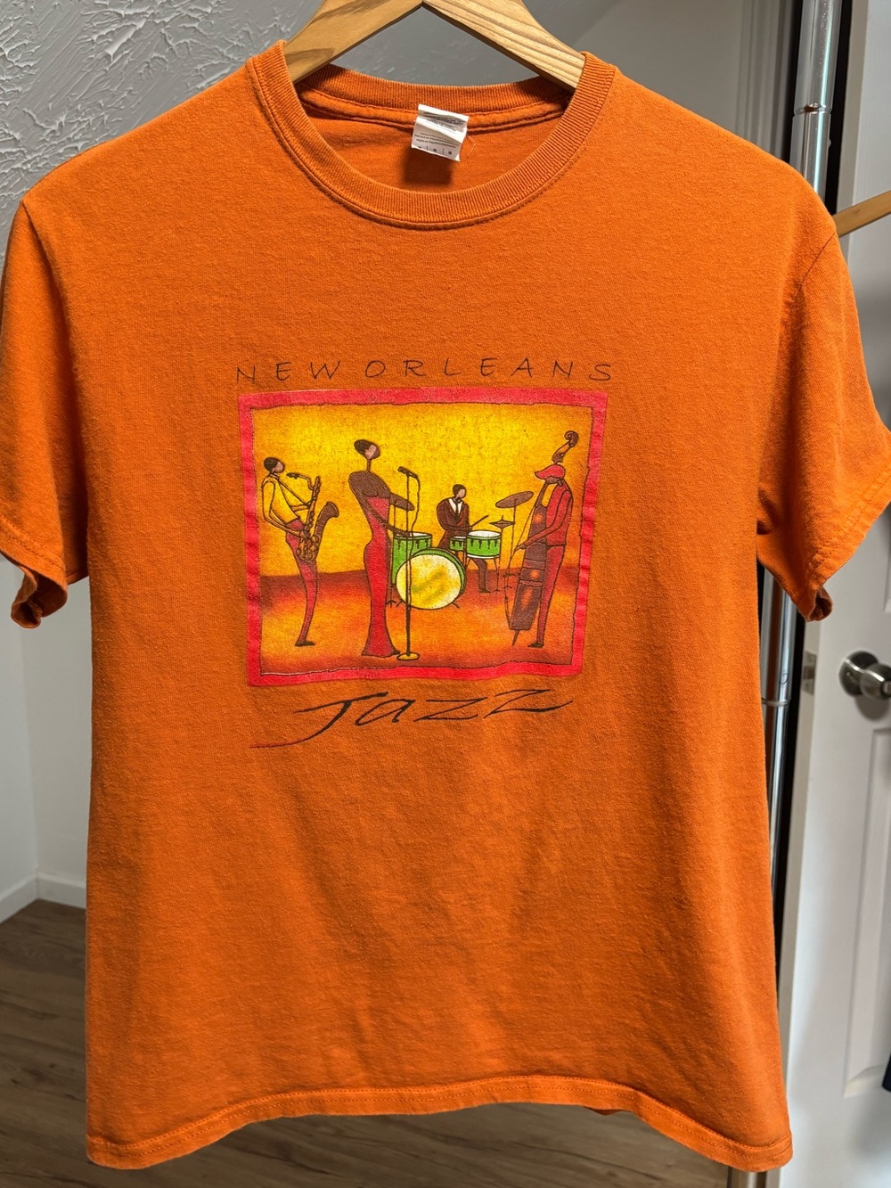 Vintage style New Orleans Jazz crewneck tee. Gildan heavy cotton size medium
